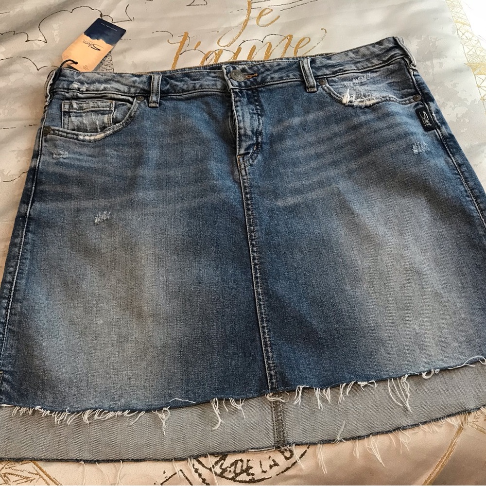 Silver jeans company Francy Denim skirt. sz 12. NWT
